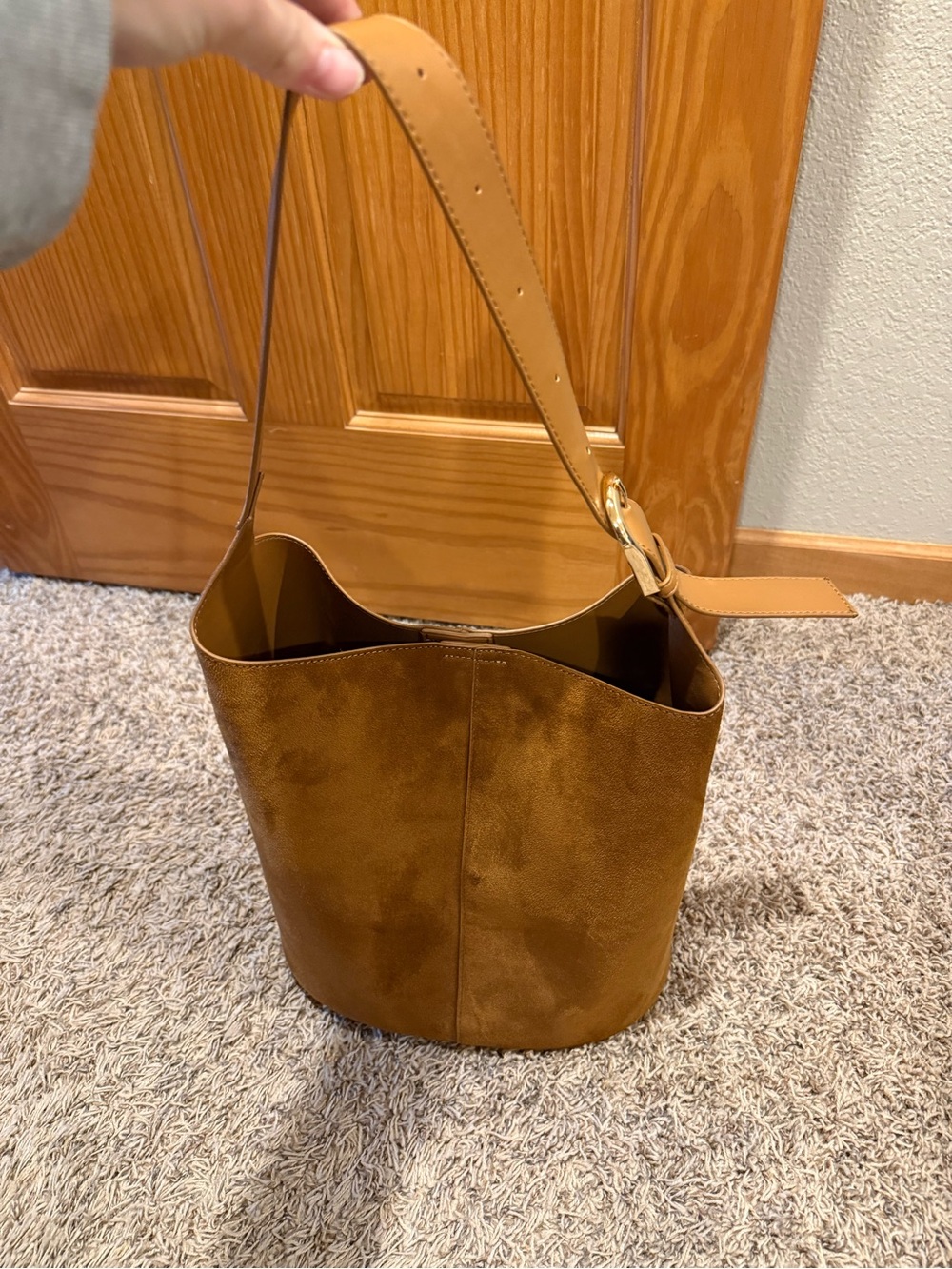 Classic Tan Suede Bucket Bag - Unbranded